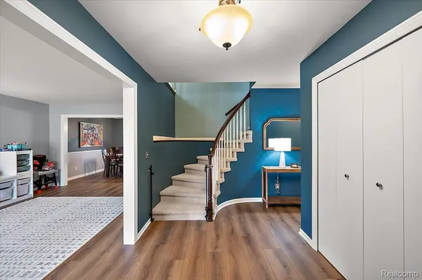 39728 Bonnie CT, Clinton Charter Township, MI 48038