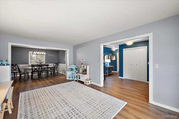 39728 Bonnie CT, Clinton Charter Township, MI 48038