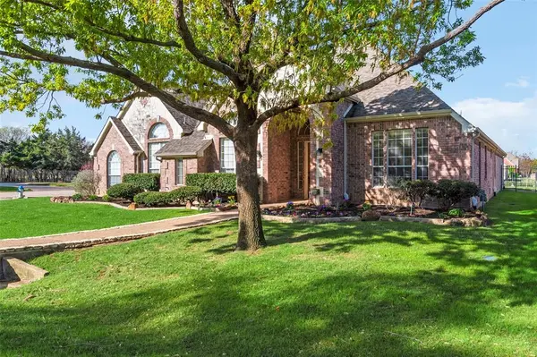 1200 Rio Bravo Way, Shady Shores, TX 76208