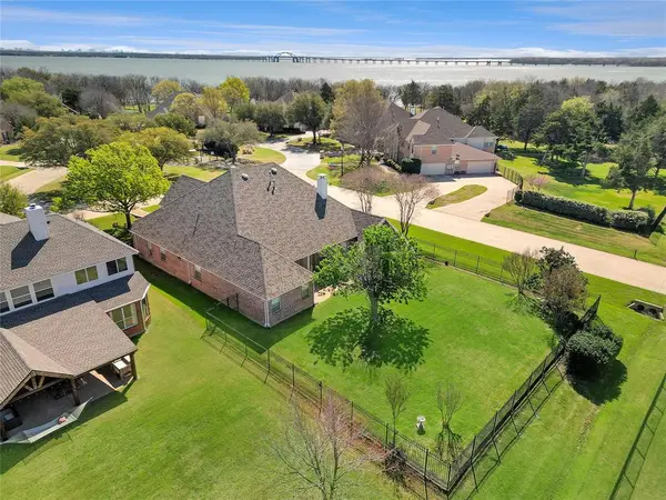 1200 Rio Bravo Way, Shady Shores, TX 76208