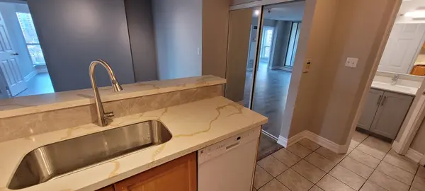 7 Lorraine DR #812, Toronto C07, ON M2N 7H2