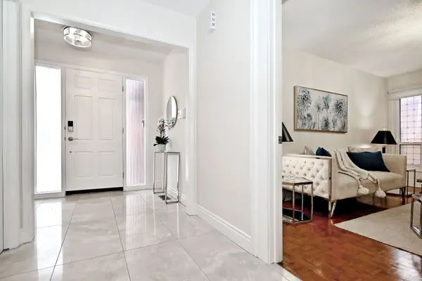 69 Wade Gate, Vaughan, ON L4J 5X5