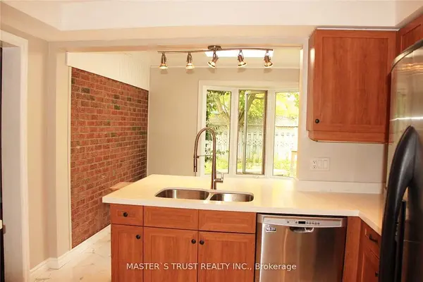 2253 Constance DR, Oakville, ON L6J 5L8