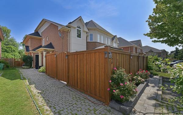 154 Pressed Brick DR, Brampton, ON L6V 4K6