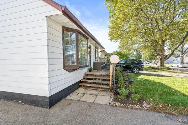 284 Ivon AVE, Hamilton, ON L8H 5T2