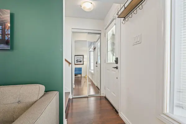 284 Ivon AVE, Hamilton, ON L8H 5T2