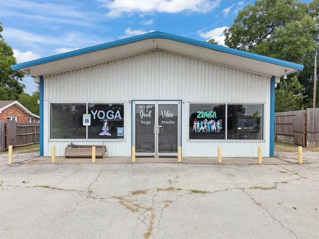 413 E Wise Street, Bowie, TX 76230