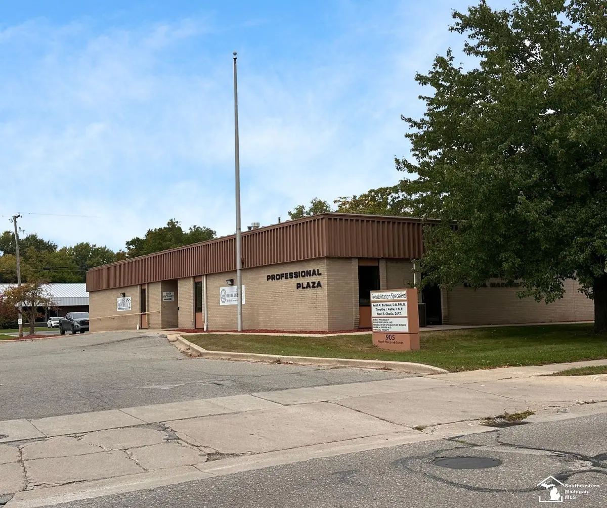 905 N Macomb ST, Monroe, MI 48162