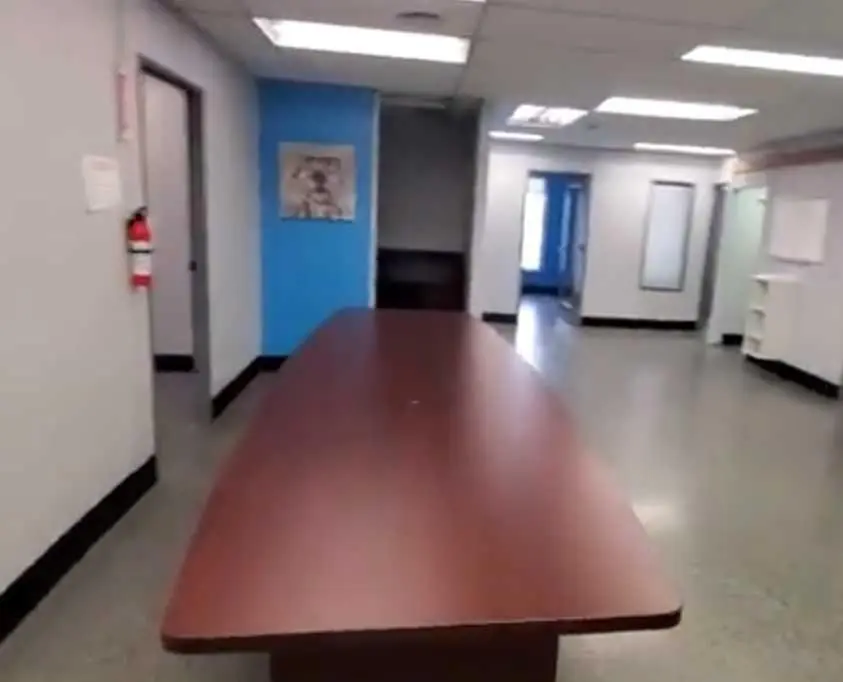 1112 40 AVE NE #200, Calgary, AB T2E 5T8