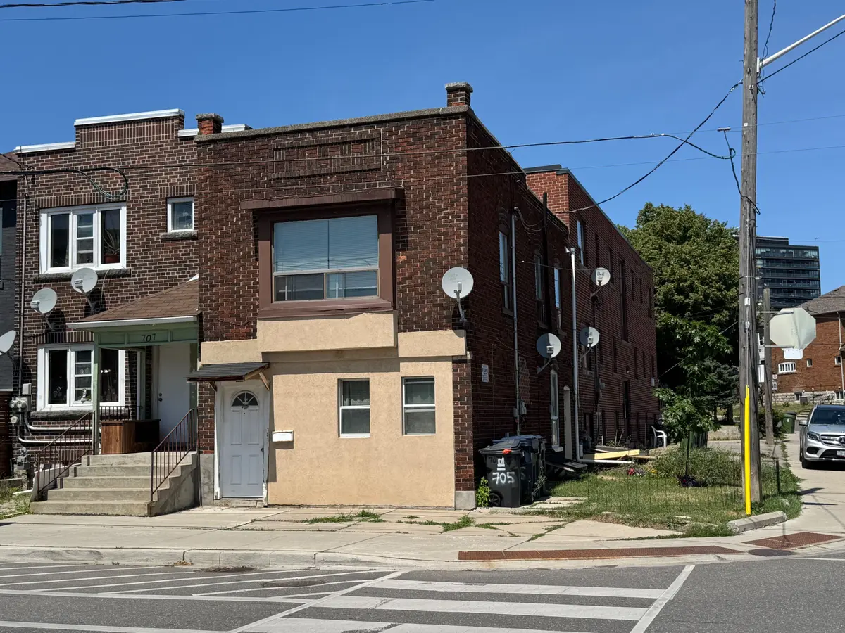 705 Vaughan RD W #Triplex, Toronto C03, ON M6E 2Y8