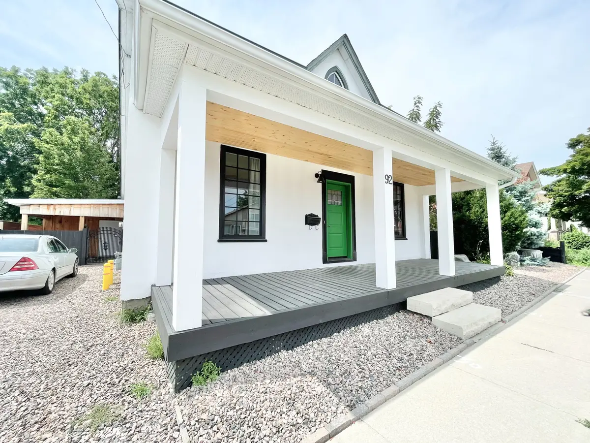 92 Nassau ST #Main, Oshawa, ON L1J 4A4