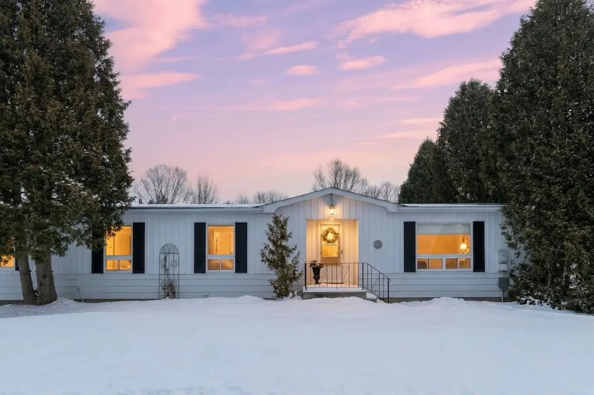 3 DONALD DR, Oro-medonte, ON L0L 1T0