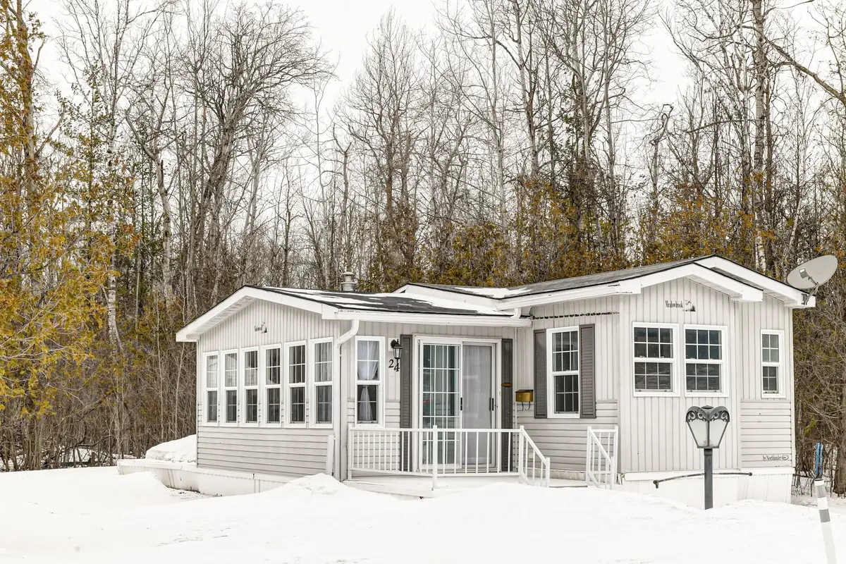 24 Prince Charles AVE N, Springwater, ON L0L 1P0