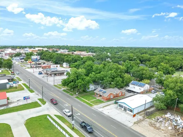 413 E Wise Street, Bowie, TX 76230