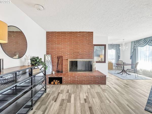 2116 CASCADE WAY, Longview, WA 98632