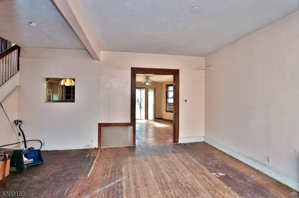 164 East Clay Ave, Roselle Park Boro, NJ 07204