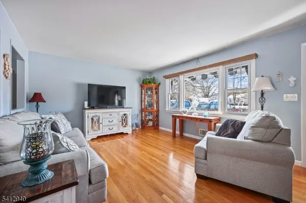 114 Memorial Pkwy, Atlantic Highlands Boro, NJ 07716