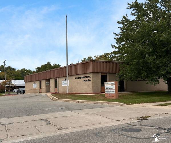 905 N Macomb ST, Monroe, MI 48162