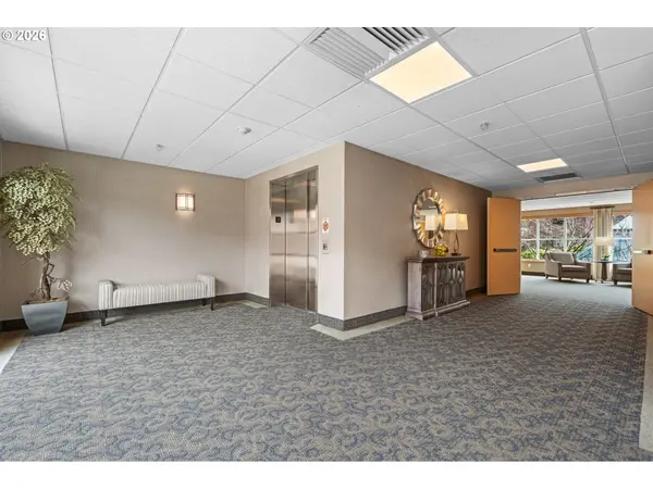 300 W 8TH ST #305, Vancouver, WA 98660