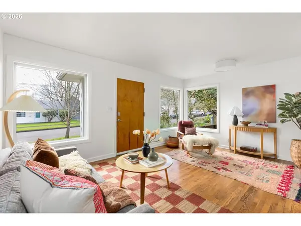 7835 SE SALMON ST, Portland, OR 97215