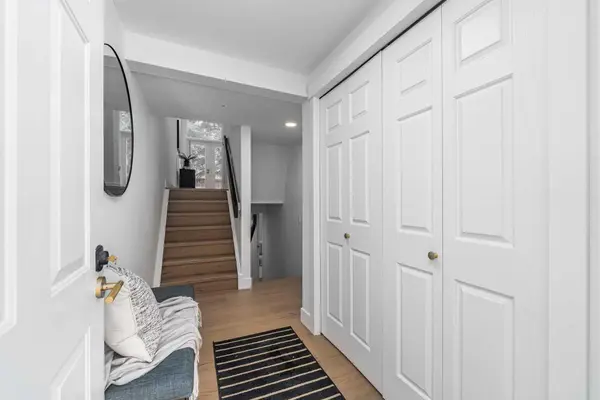 357 Point Mckay GDNS NW, Calgary, AB T3B 4V8