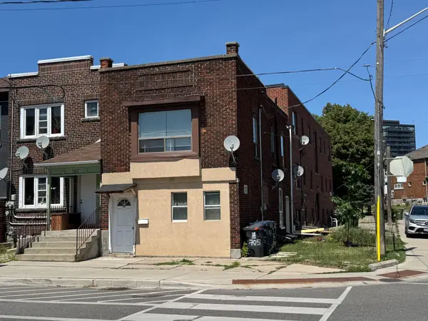 705 Vaughan RD W #Triplex, Toronto C03, ON M6E 2Y8