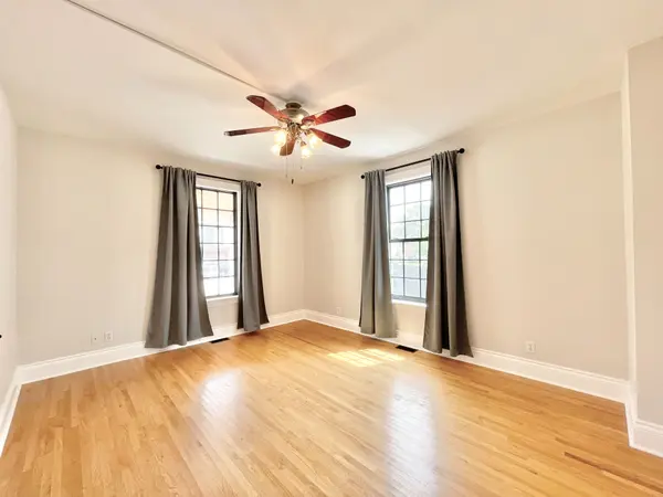 92 Nassau ST #Main, Oshawa, ON L1J 4A4