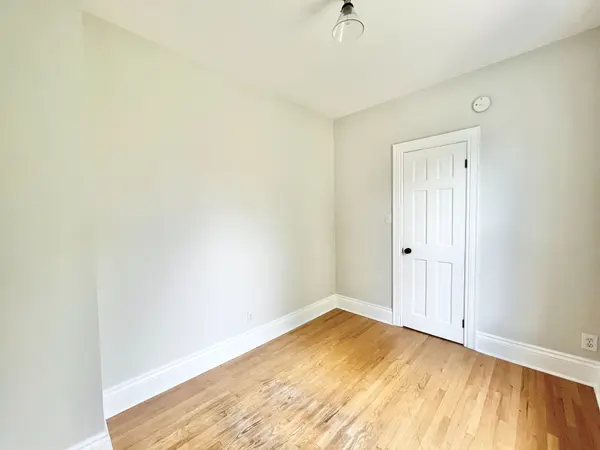 92 Nassau ST #Main, Oshawa, ON L1J 4A4