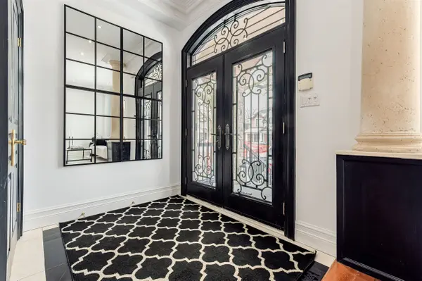 52 Athlone RD, Toronto E03, ON M4J 4H4