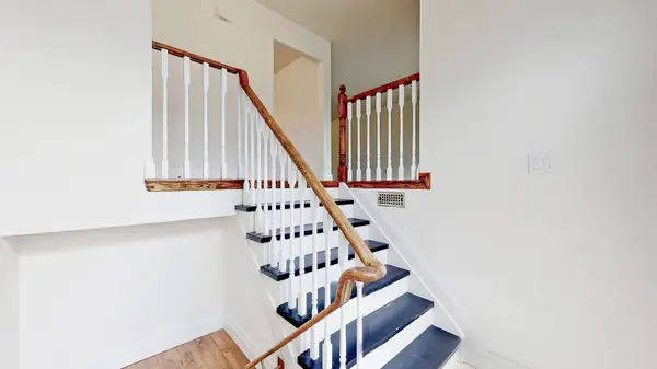 17 Porritt ST #MAIN, Barrie, ON L4N 6Y5