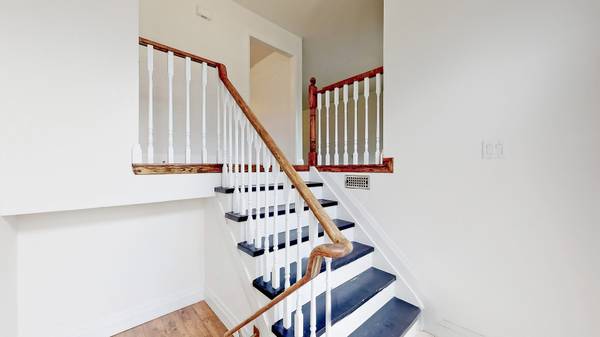 17 Porritt ST #MAIN, Barrie, ON L4N 6Y5