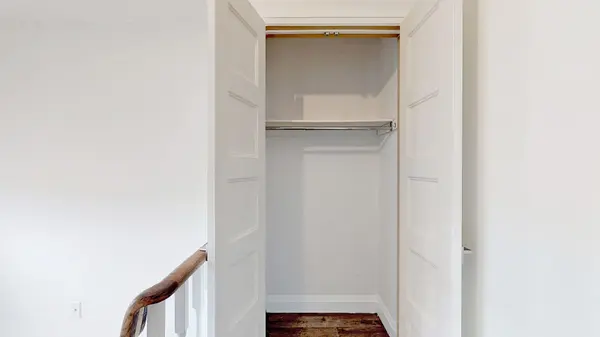 17 Porritt ST #MAIN, Barrie, ON L4N 6Y5