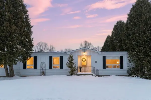 3 DONALD DR, Oro-medonte, ON L0L 1T0