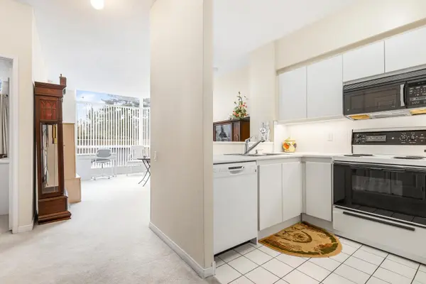 1800 The Collegeway N/A #107, Mississauga, ON L5L 5S4