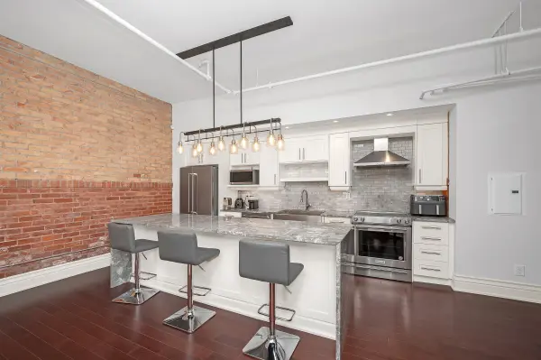 200 Stinson ST #107, Hamilton, ON L8N 4J5