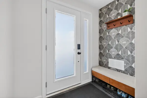 2443 Sudbury AVE #A, Parkway Park - Queensway Terrace S And Area, ON K2C 1L6