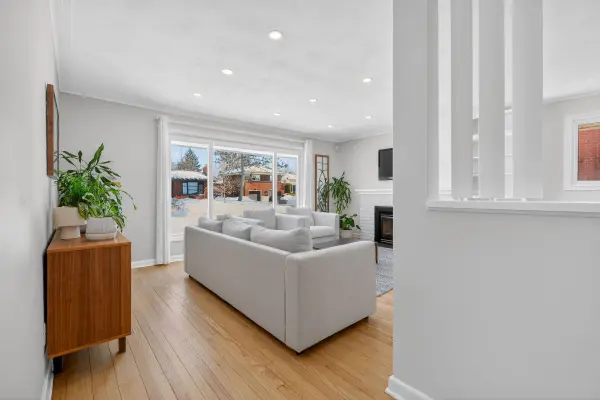 2443 Sudbury AVE #A, Parkway Park - Queensway Terrace S And Area, ON K2C 1L6