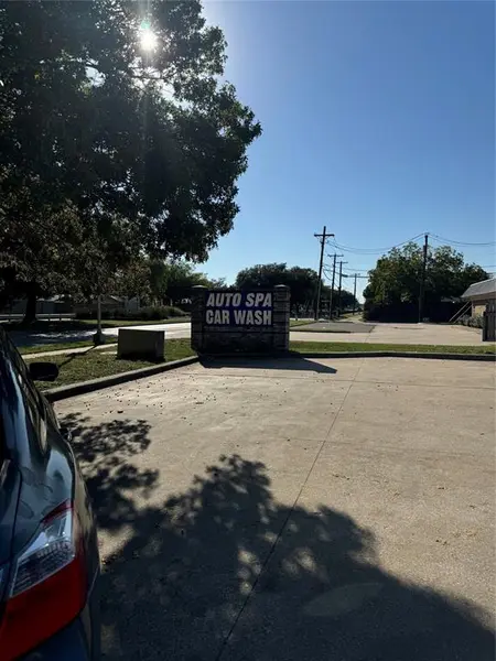 3025 Arapaho Road, Garland, TX 75044