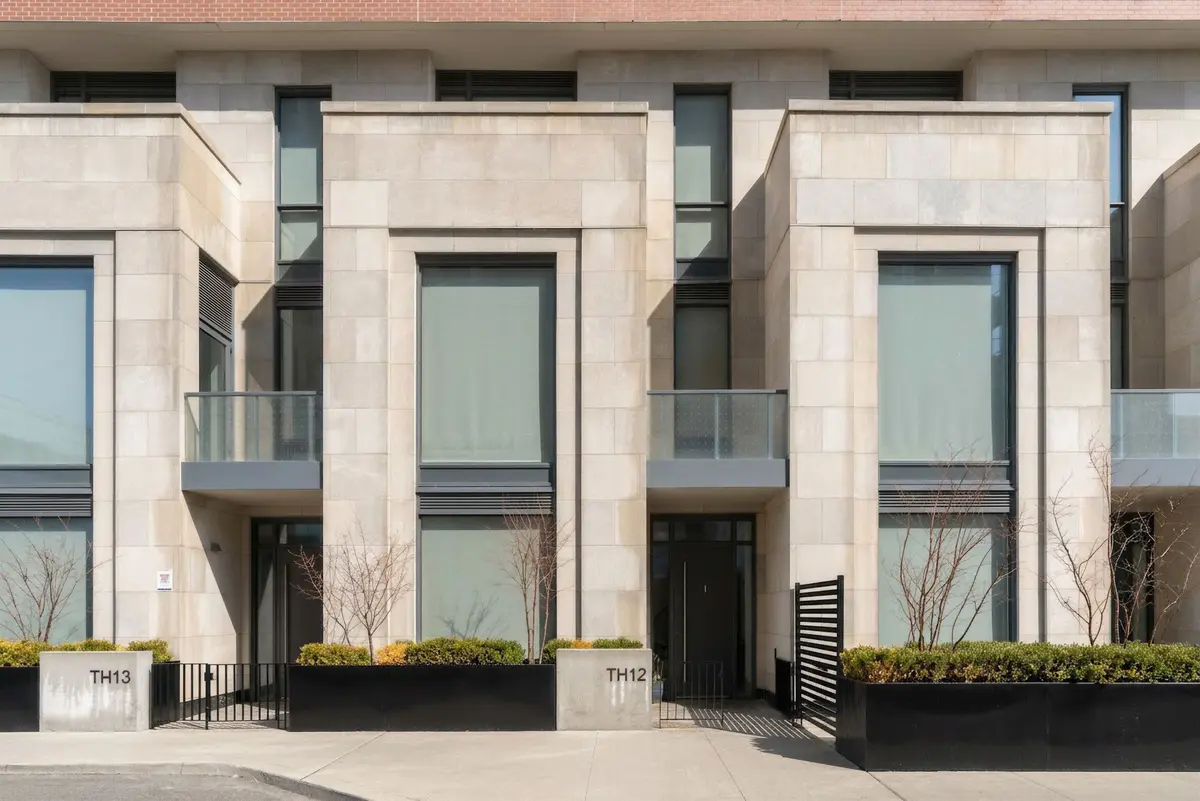 33 Frederick Todd WAY #TH12, Toronto C11, ON M4G 0C9