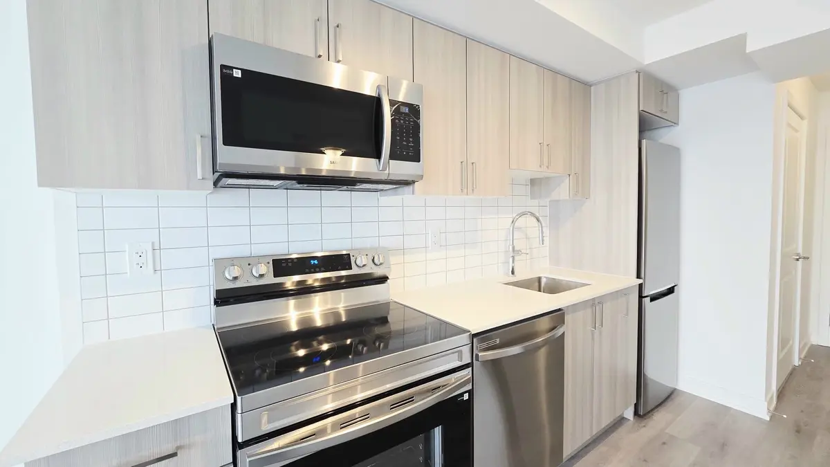 1010 Sandy Beach RD #2003, Pickering, ON L1W 0C7