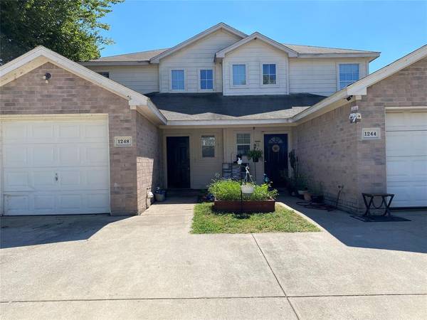 1244 Village Garden Drive, Azle, TX 76020