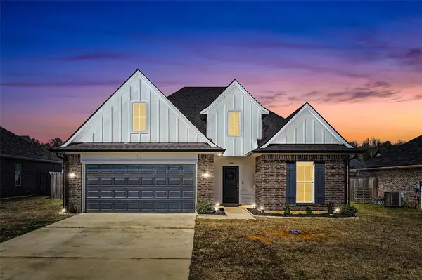 1104 Bayou Bay Court,  Frierson,  LA 71027