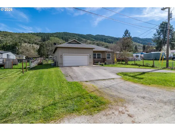 1102 COOK ST, Myrtle Creek, OR 97457