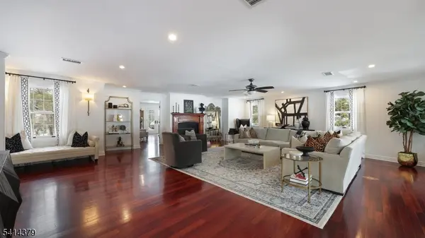 4 Meadow Ln, Roseland Boro, NJ 07068