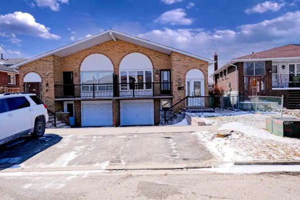 8 Cheryl CT, Brampton, ON L6V 3C2