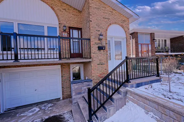 8 Cheryl CT, Brampton, ON L6V 3C2