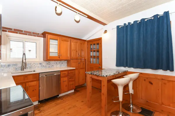 19 Gould ST, Tunneys Pasture And Ottawa West, ON K1Y 2P1