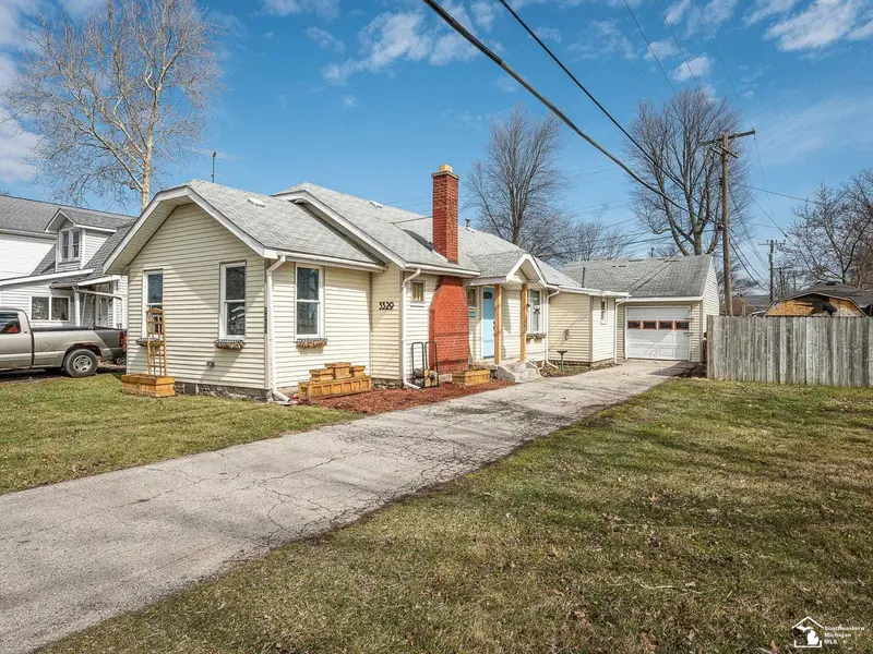3329 Elmwood ST, Frenchtown Twp, MI 48162