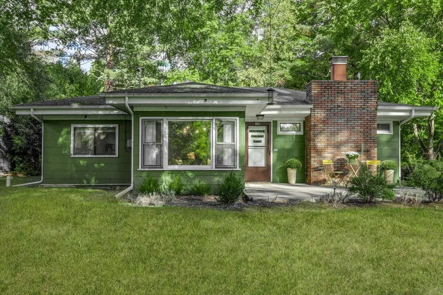 310 W Detroit ST, New Buffalo City, MI 49117