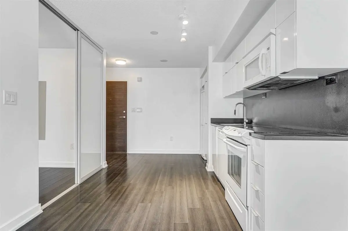 21 Iceboat TER #1903, Toronto C01, ON M5V 4A9